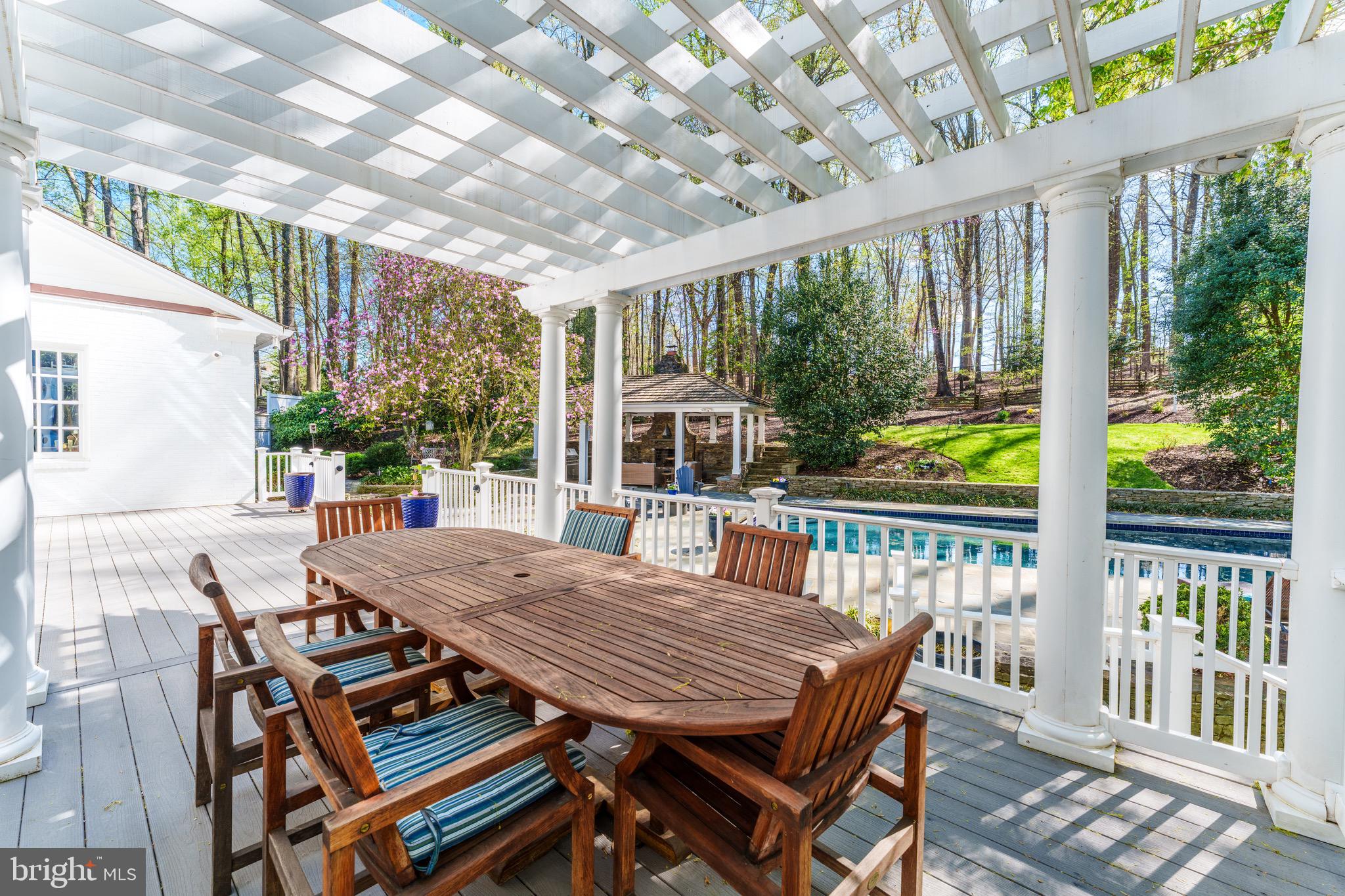 THE COURTS - Residential