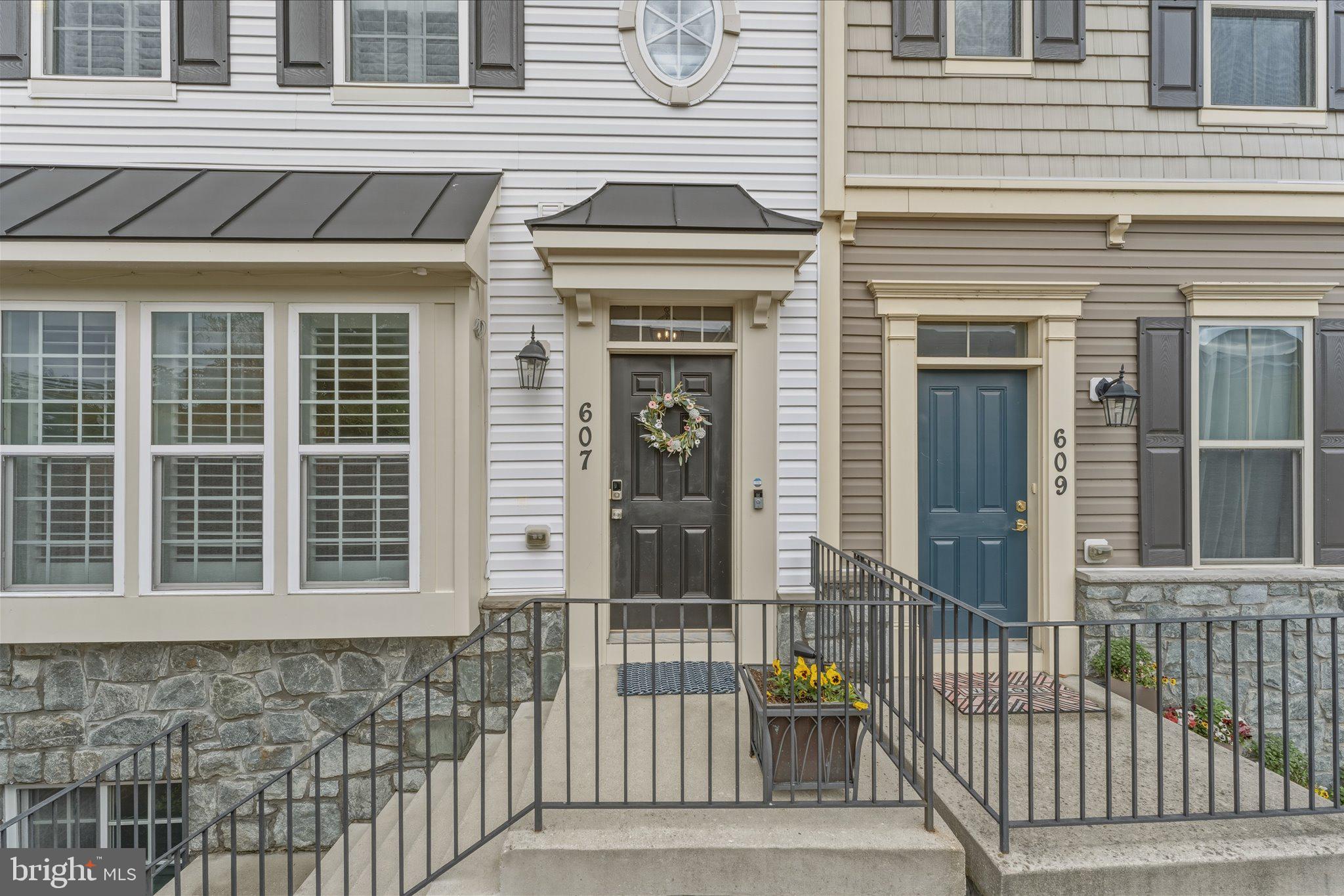VILLAGE GREENS - Residential