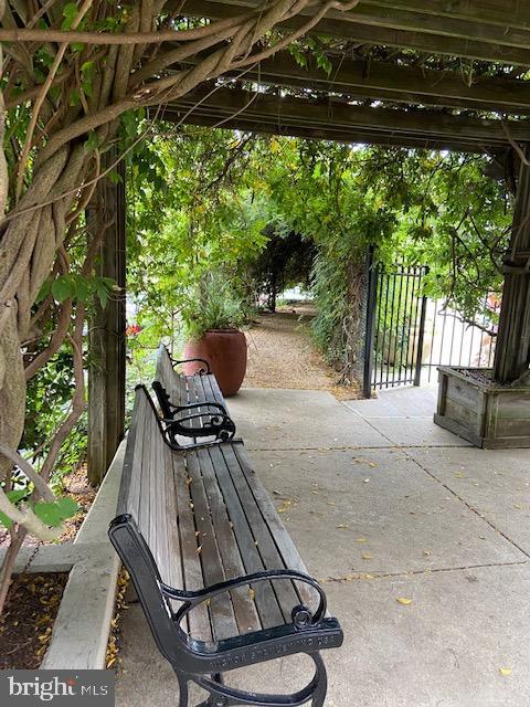 ROTONDA - Residential Lease