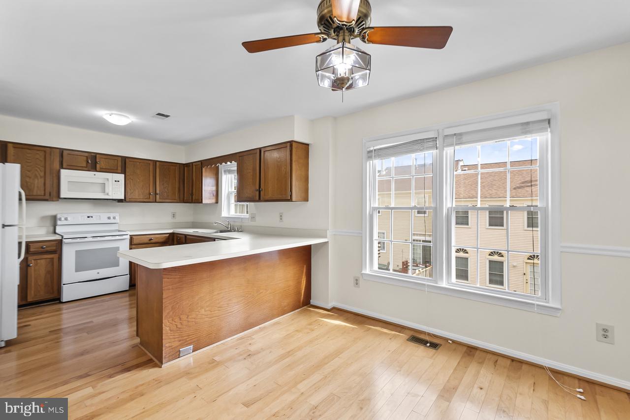 SARATOGA TOWNHOUSES - Residential