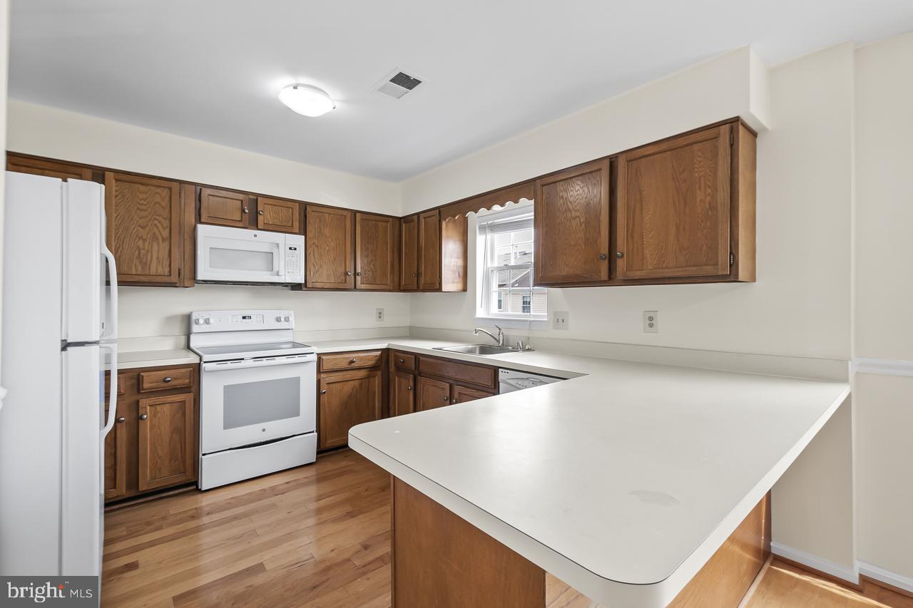 SARATOGA TOWNHOUSES - Residential