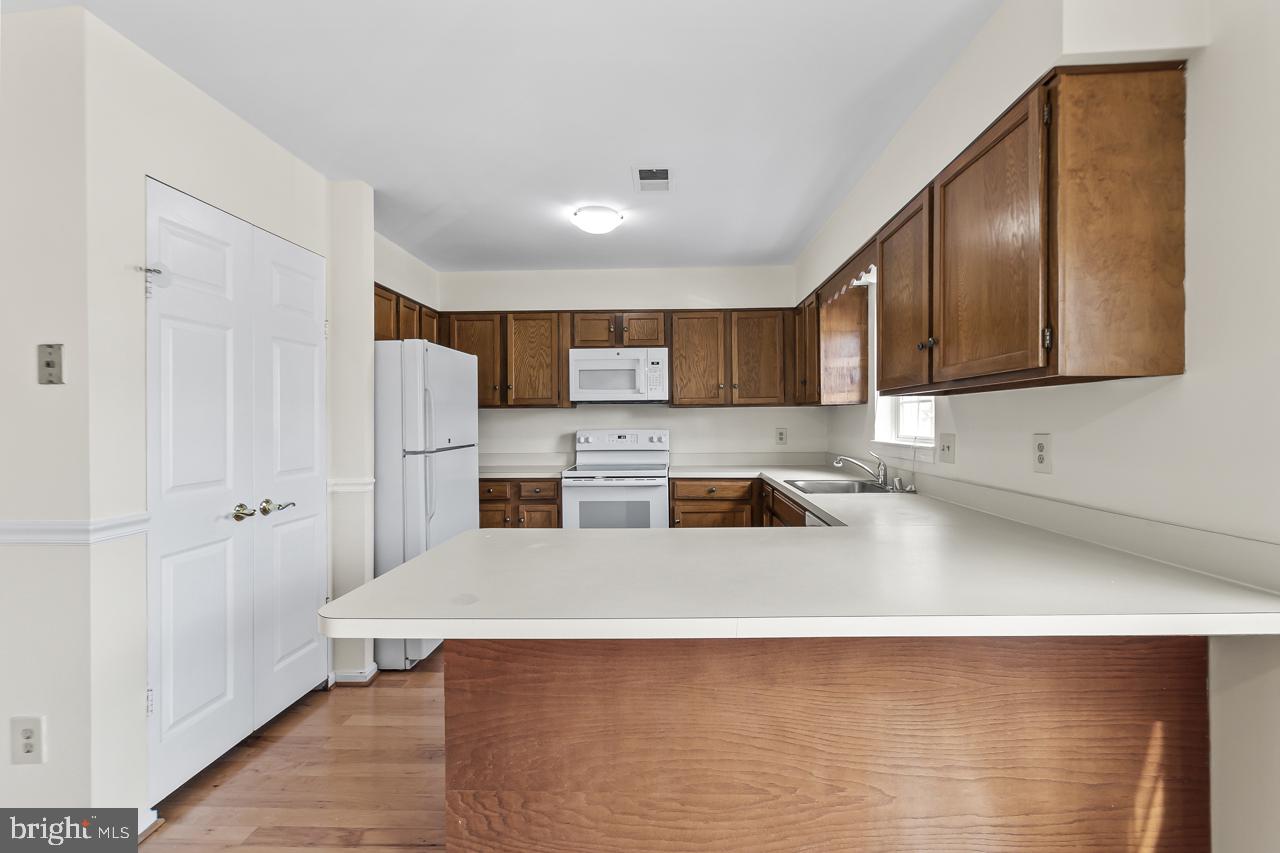 SARATOGA TOWNHOUSES - Residential