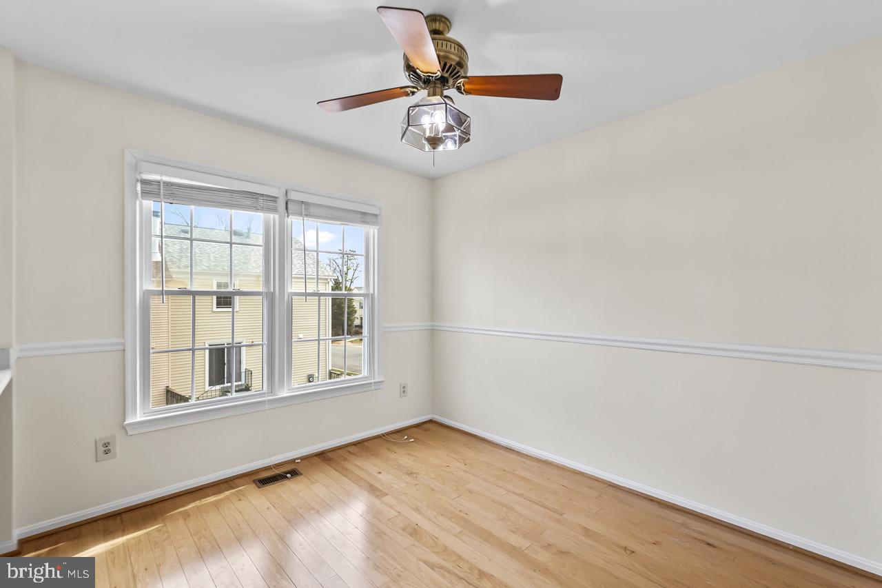 SARATOGA TOWNHOUSES - Residential