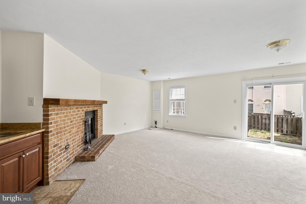 SARATOGA TOWNHOUSES - Residential