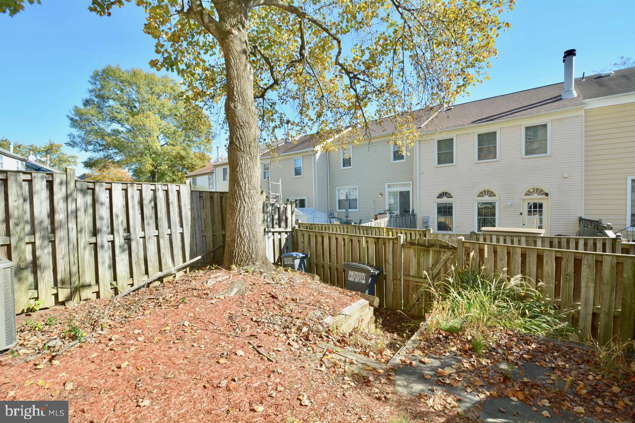 SARATOGA TOWNHOUSES - Residential