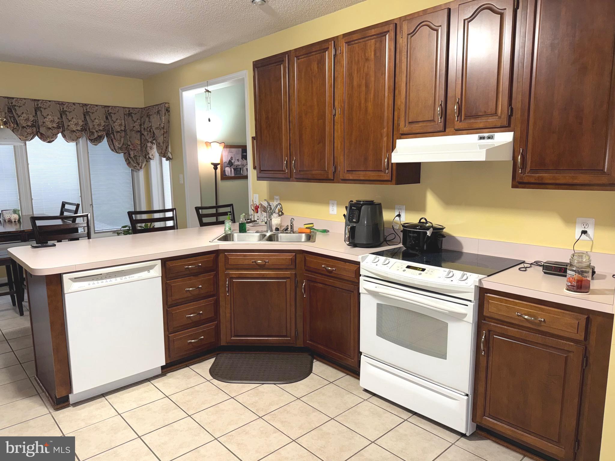 SWANSON CREEK LANDING SU - Residential Lease