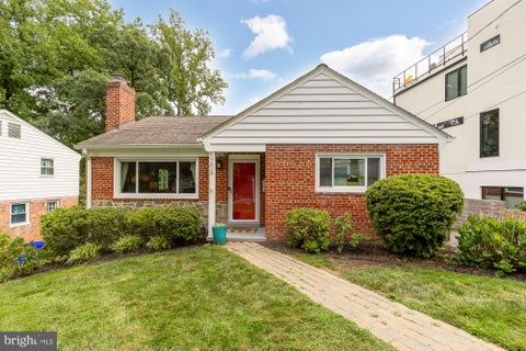 Homes For Sale - 5204 Danbury Road<br/> BETHESDA, MD 20814