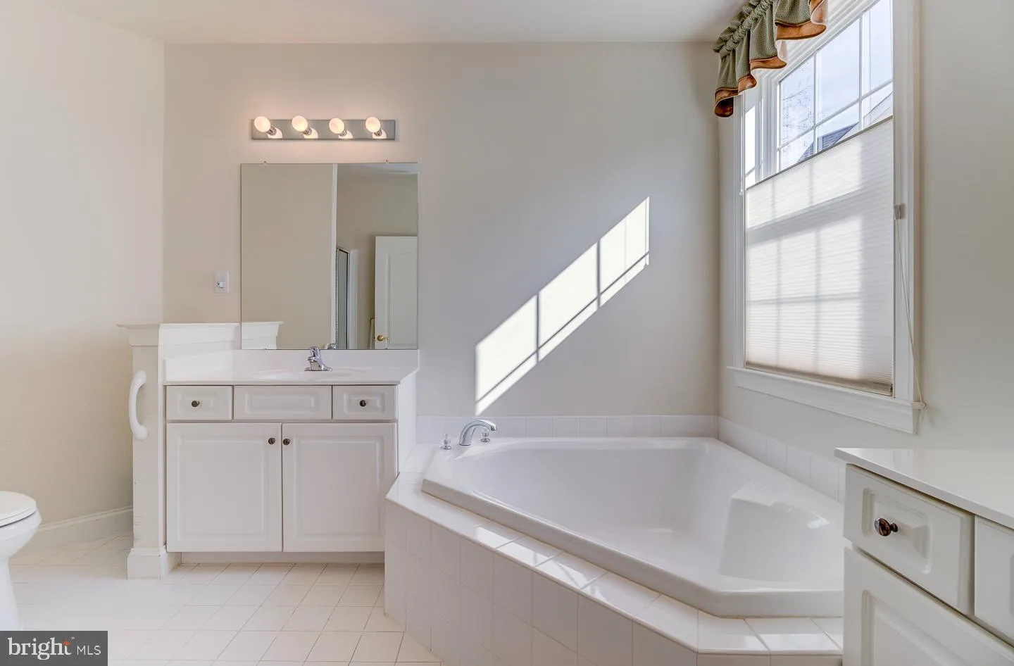 West Grove, Pennsylvania 19390, United States, 2 Bedrooms Bedrooms, ,2 BathroomsBathrooms,Residential,Pending,7274