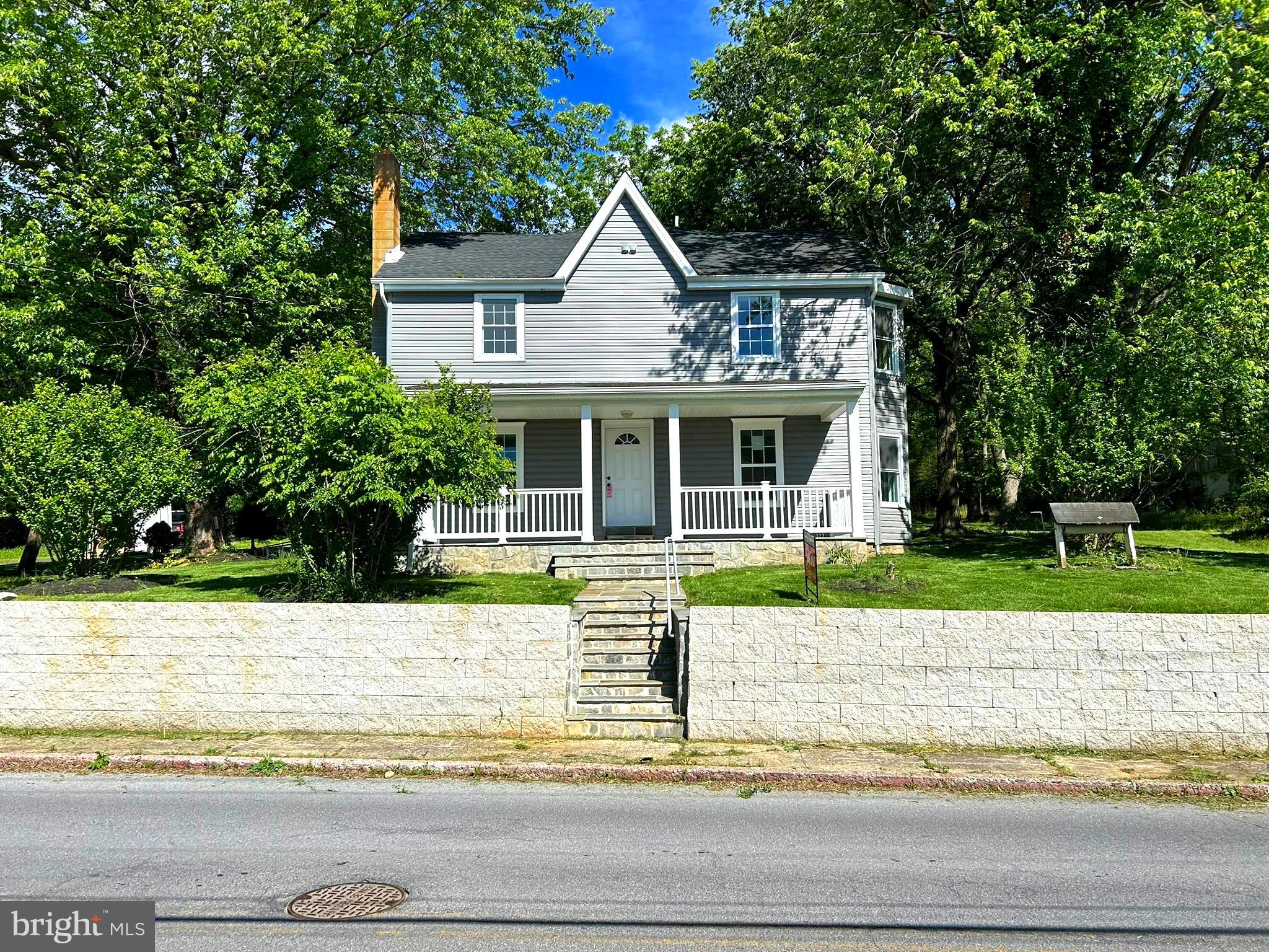 Brand New Home for Sale – Prime Location Near Downtown with Detached 2-Car Garage!
This beautifully remodeled home is a must-see! Featuring brand new appliances and modern finishes throughout, this home has been thoughtfully renovated from top to bottom. You'll be able to enjoy the convenience of being just minutes from downtown, offering easy access to shopping, dining, and entertainment. Plus, with a spacious detached 2-car garage, this home offers plenty of storage and parking.
Whether you're a first-time buyer or looking for a fresh start, this home is perfect for anyone seeking comfort, style, and convenience. Don’t miss out on this incredible opportunity!