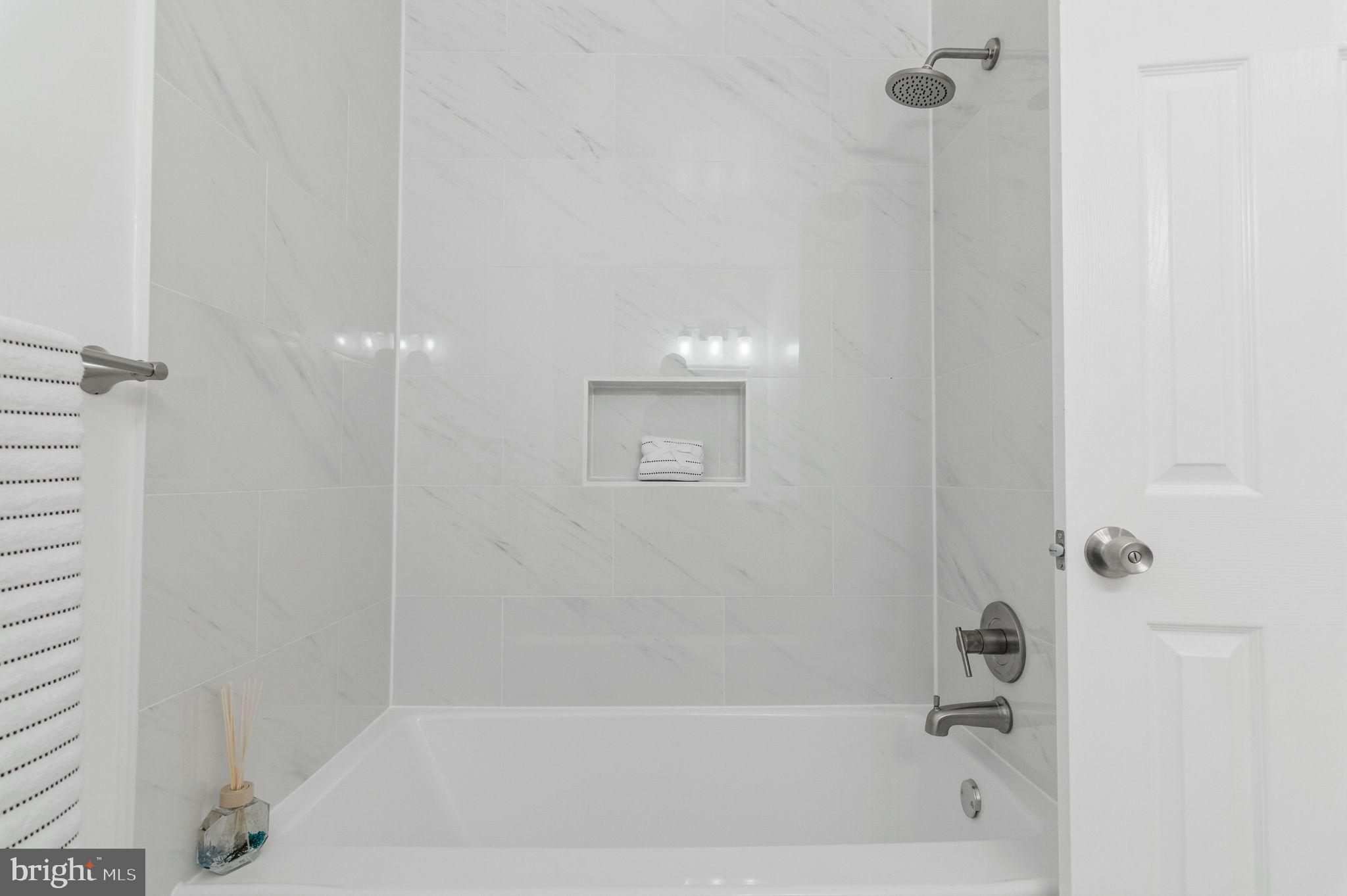 LONDON TOWN WEST - Residential