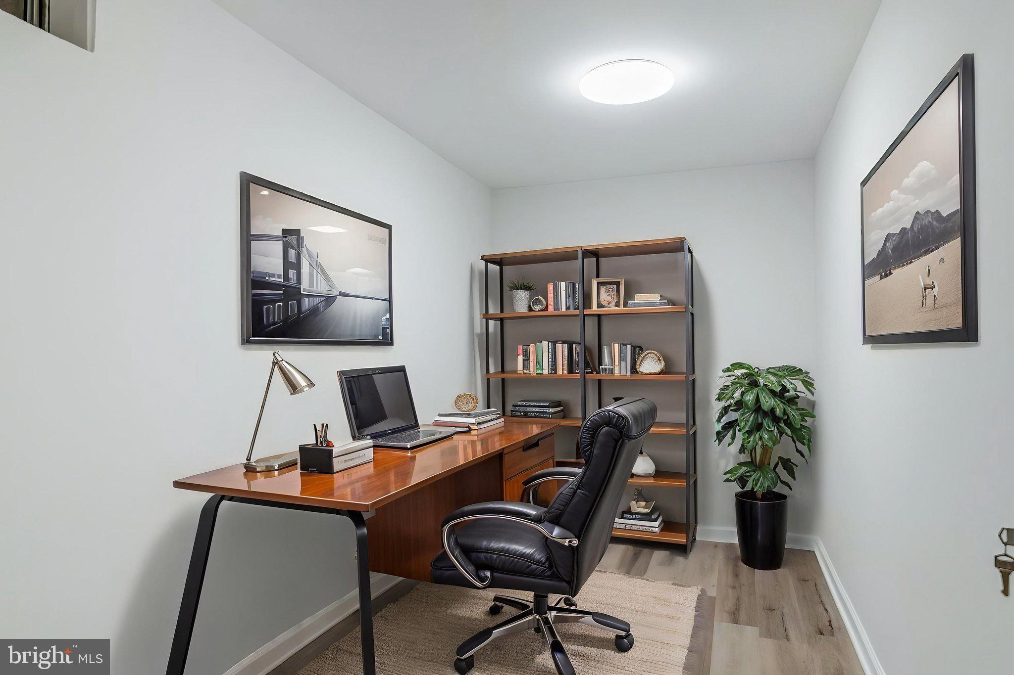 LONDON TOWN WEST - Residential