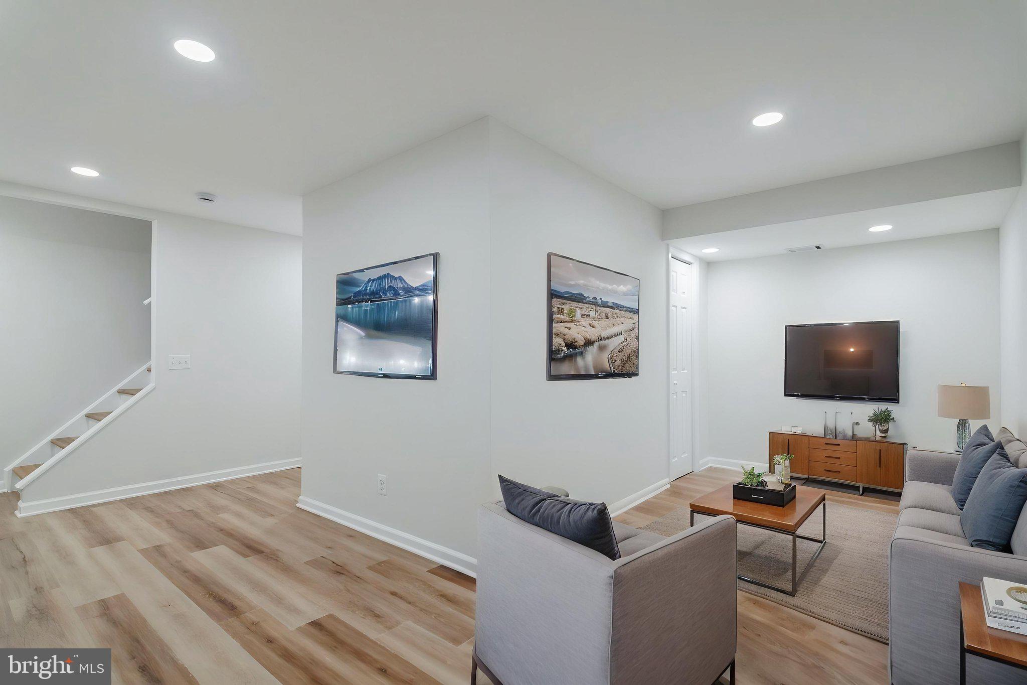 LONDON TOWN WEST - Residential