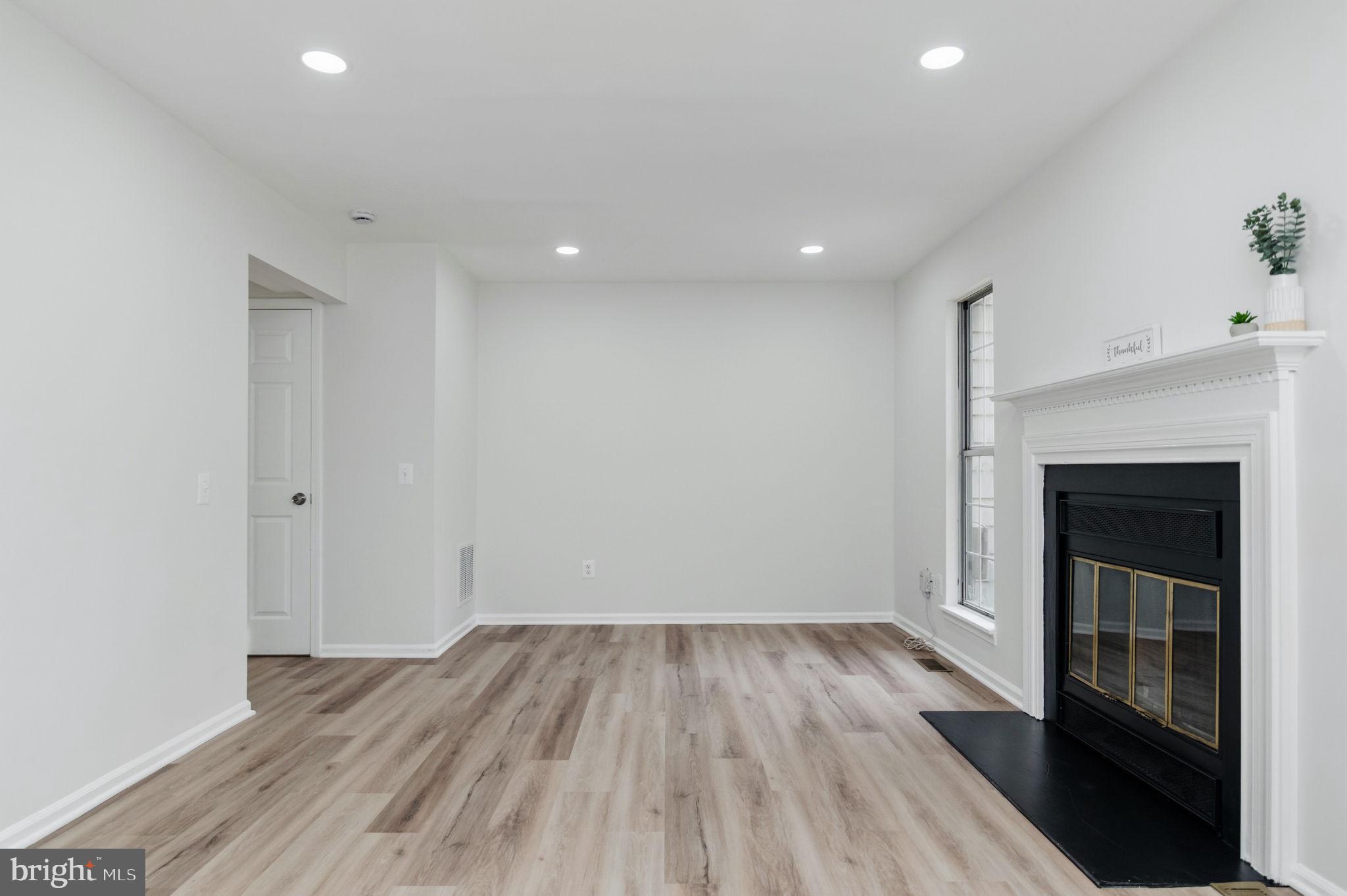 LONDON TOWN WEST - Residential