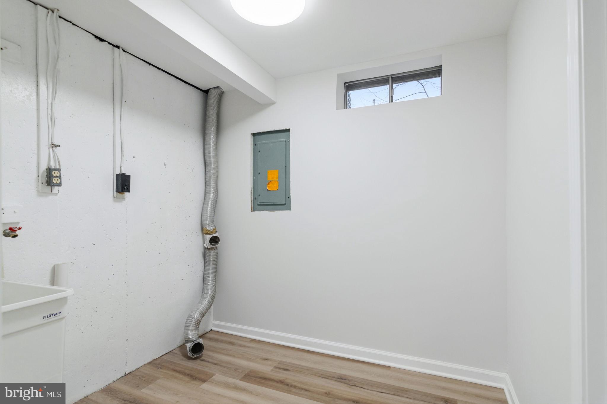 LONDON TOWN WEST - Residential