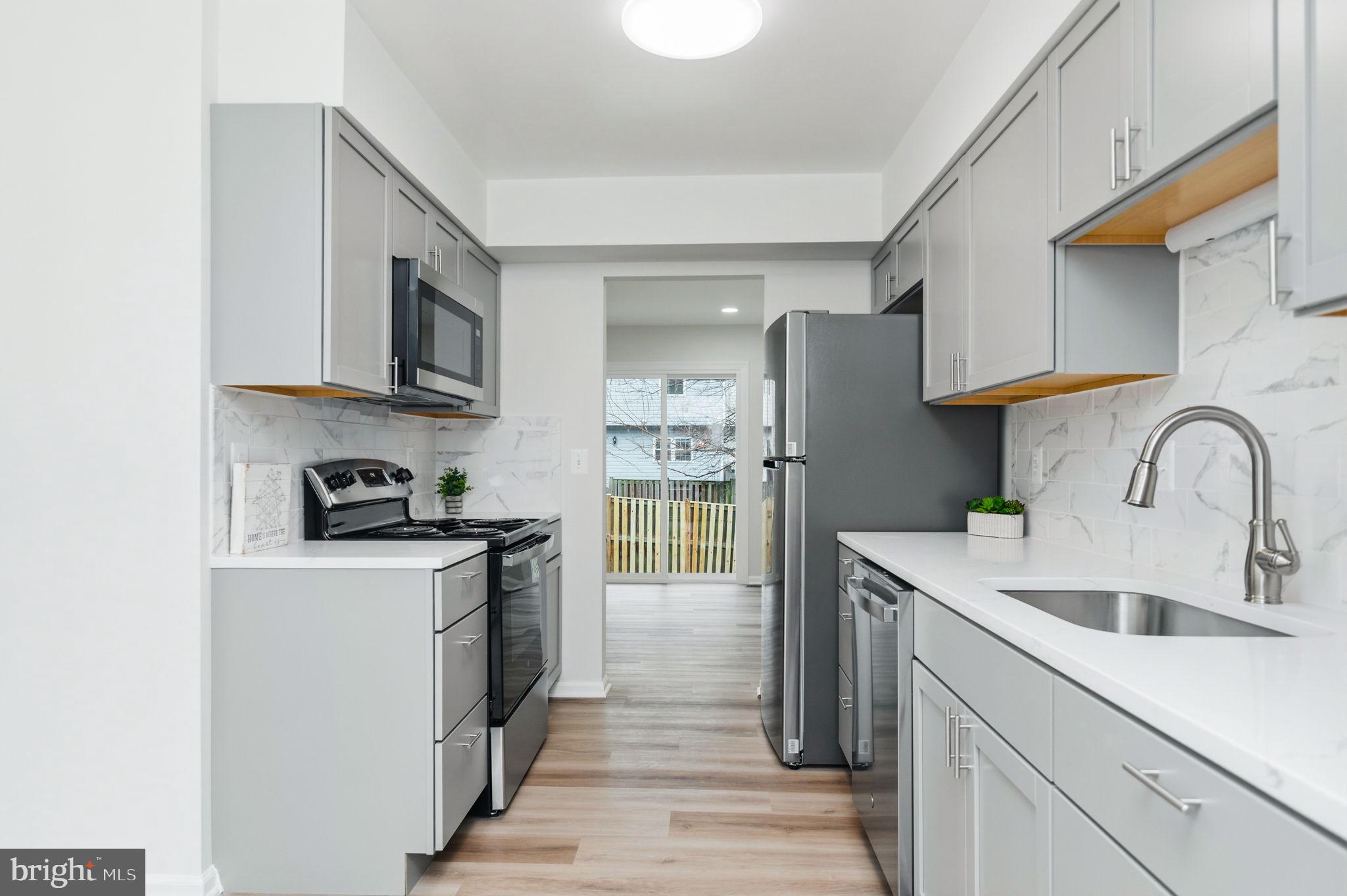 LONDON TOWN WEST - Residential