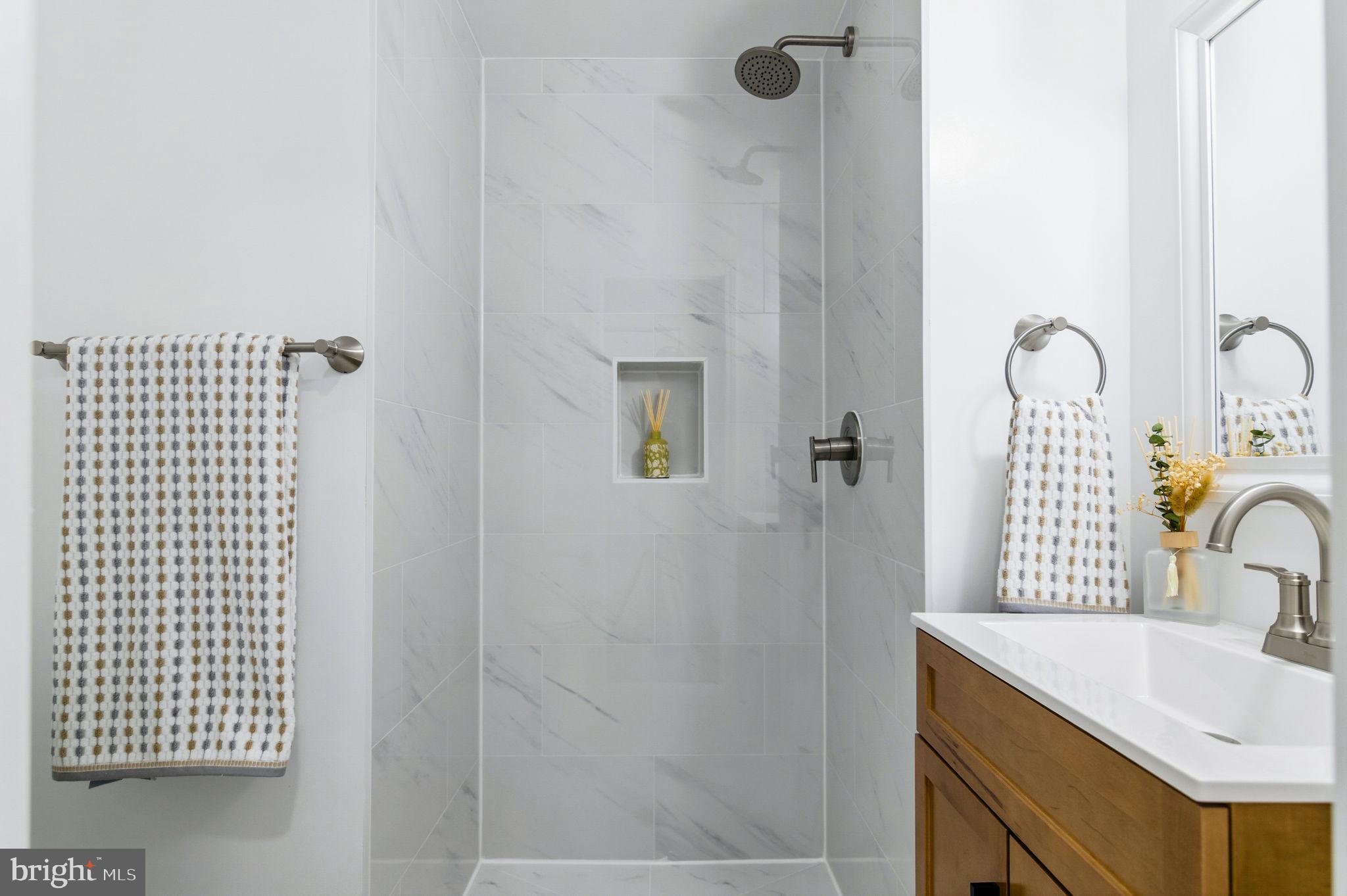 LONDON TOWN WEST - Residential