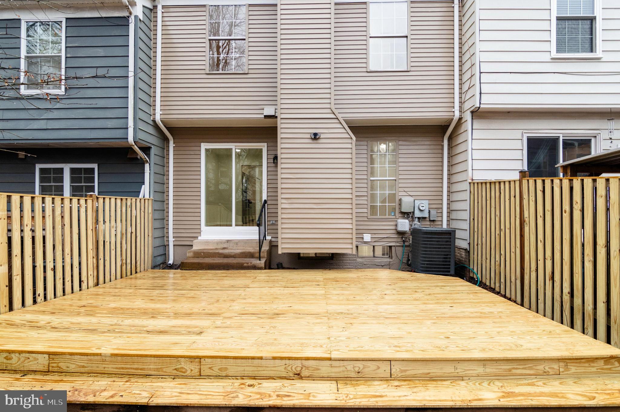 LONDON TOWN WEST - Residential