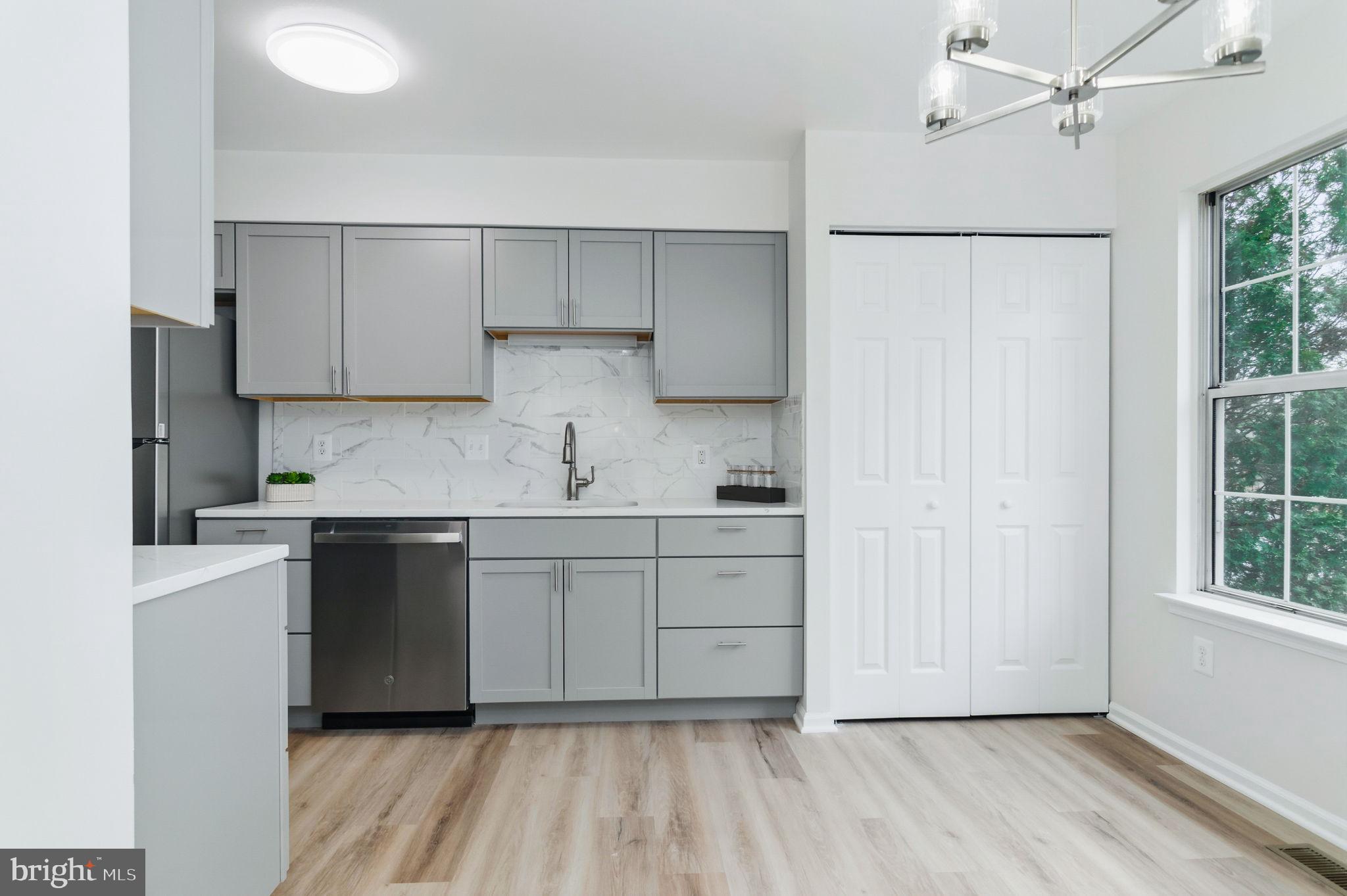 LONDON TOWN WEST - Residential