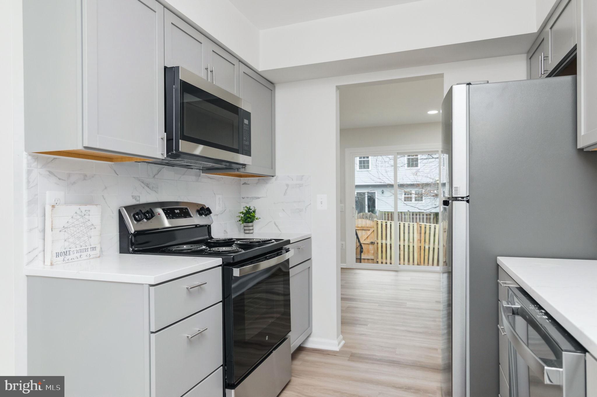 LONDON TOWN WEST - Residential