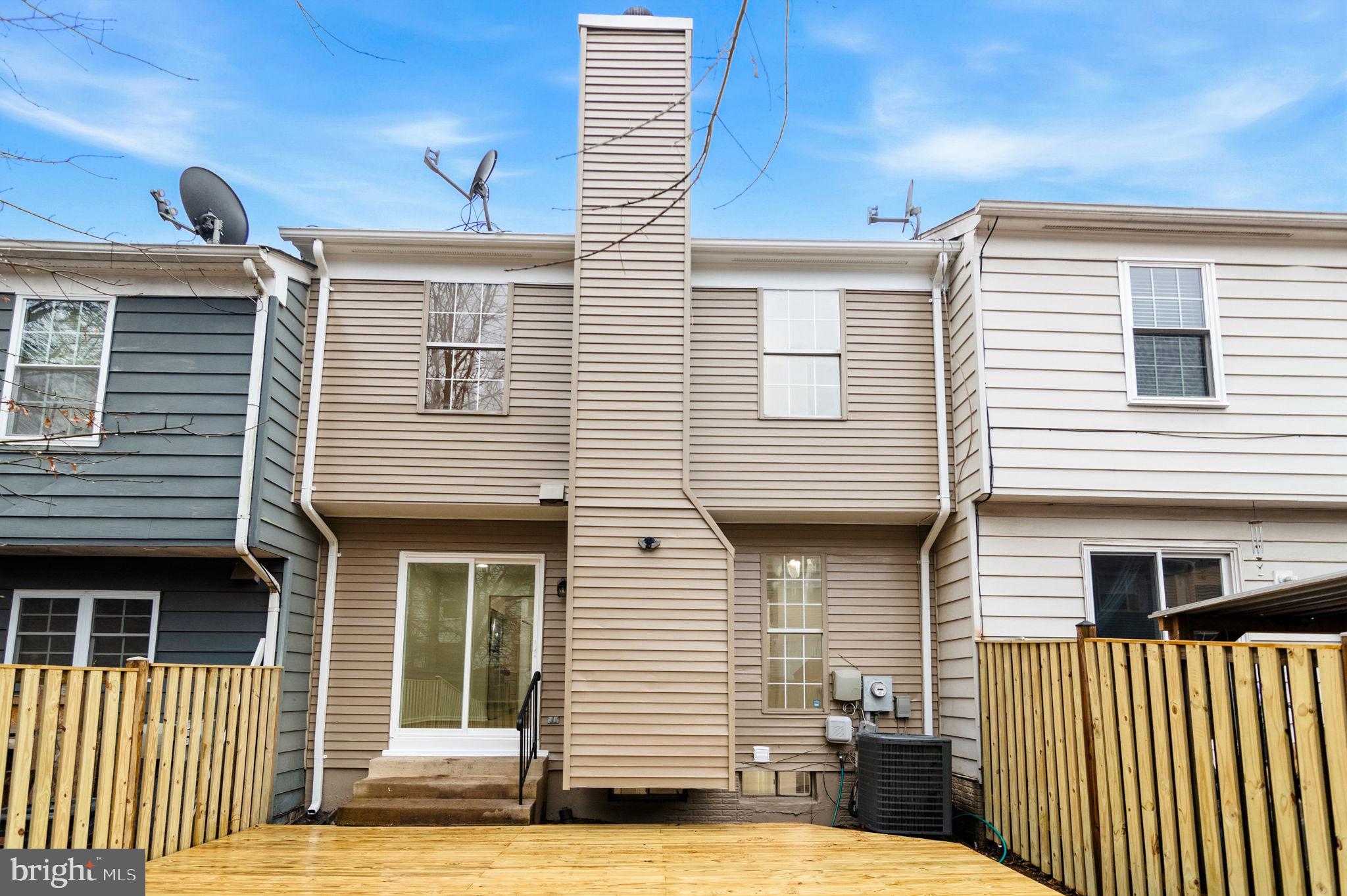 LONDON TOWN WEST - Residential