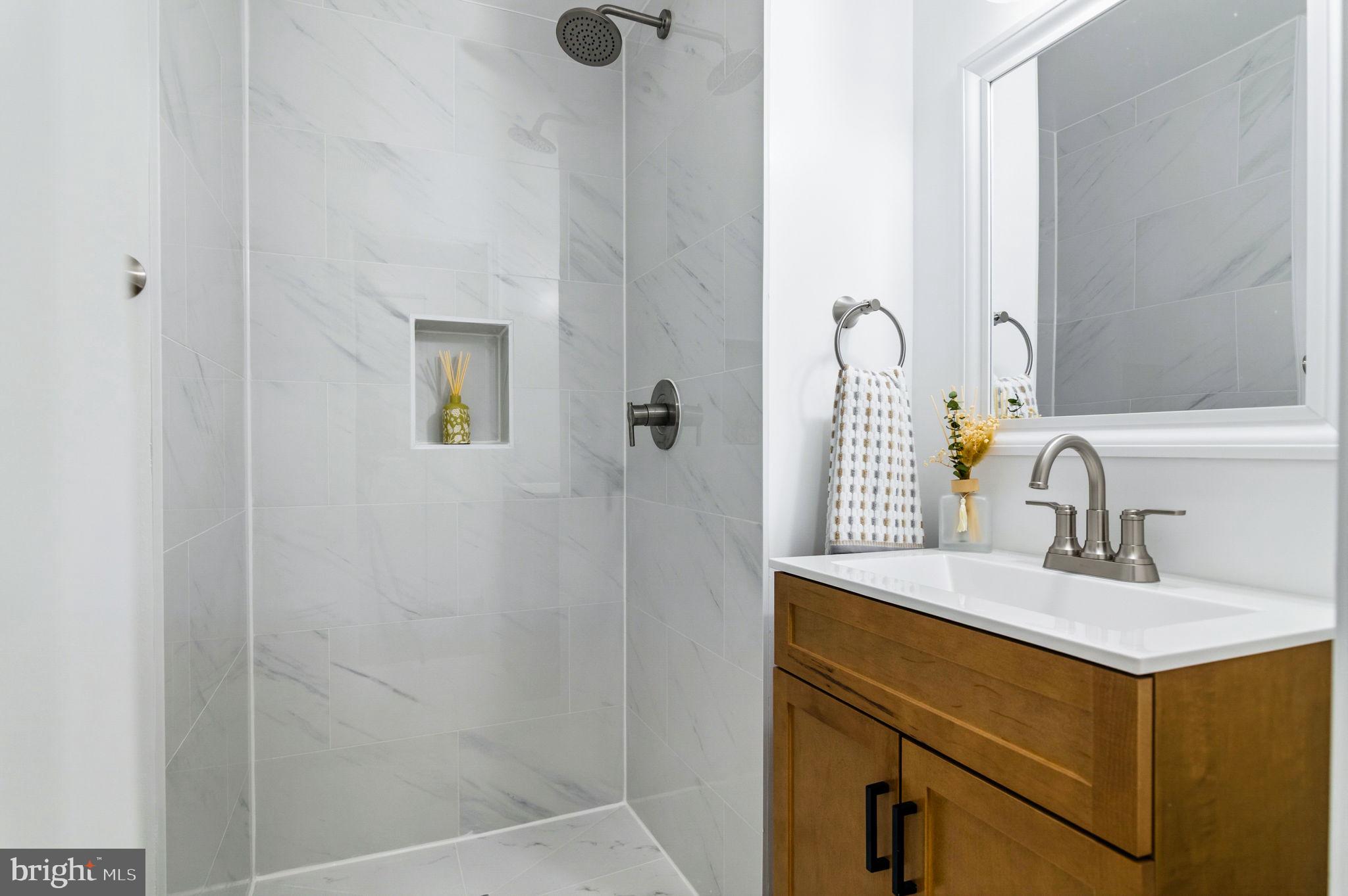 LONDON TOWN WEST - Residential