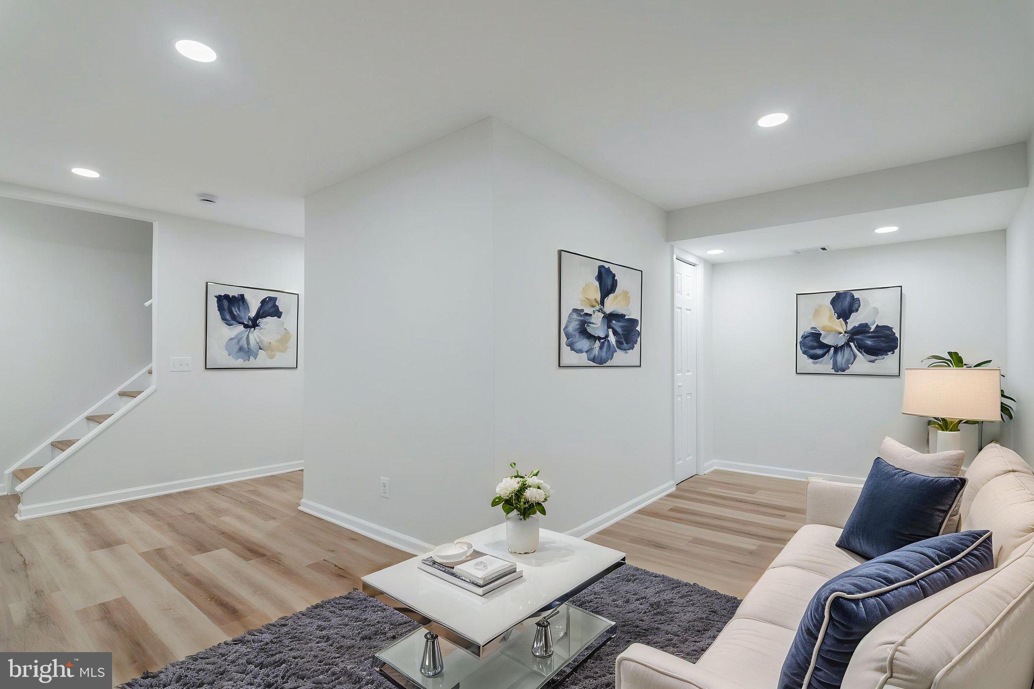 LONDON TOWN WEST - Residential