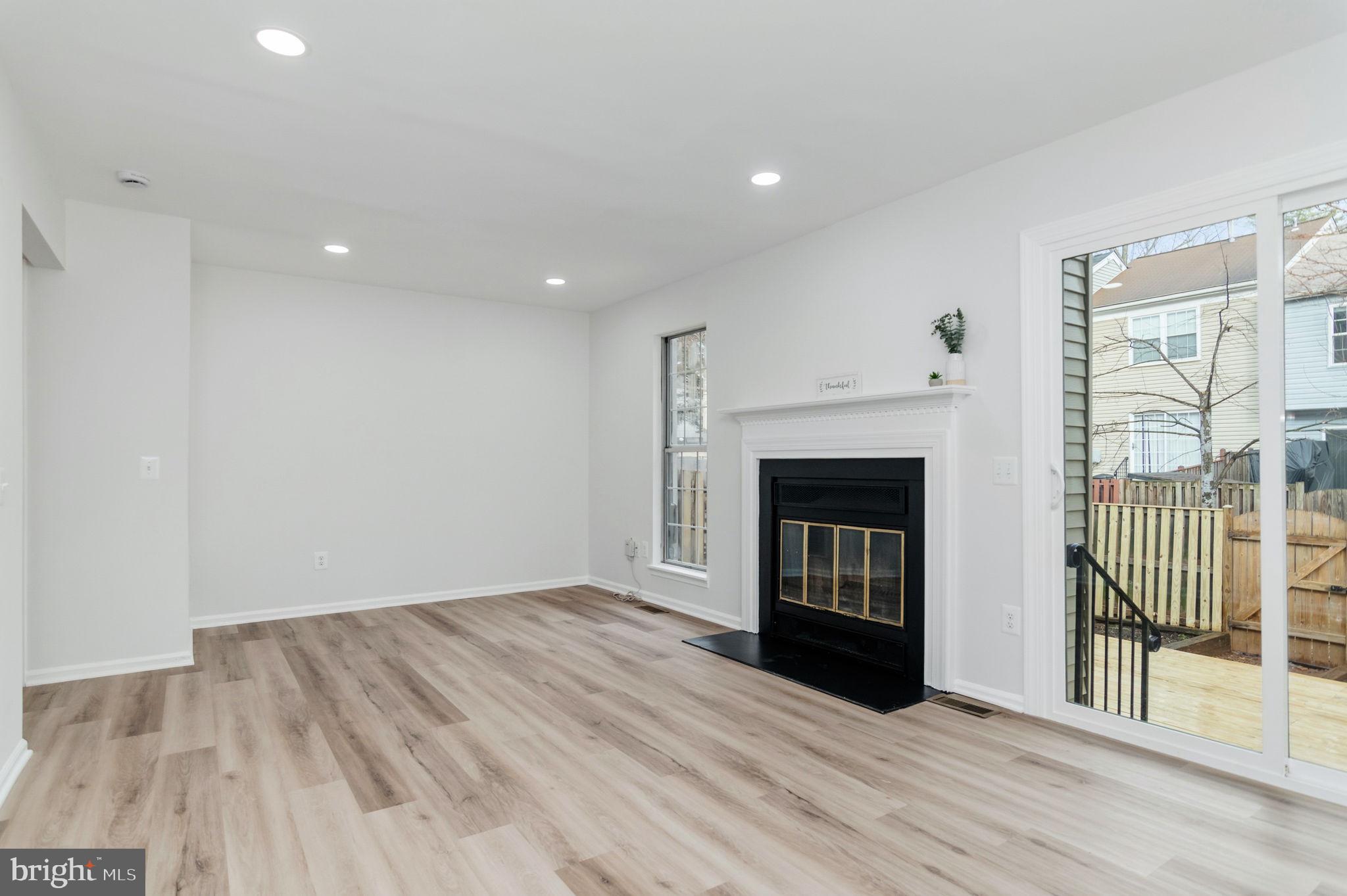 LONDON TOWN WEST - Residential