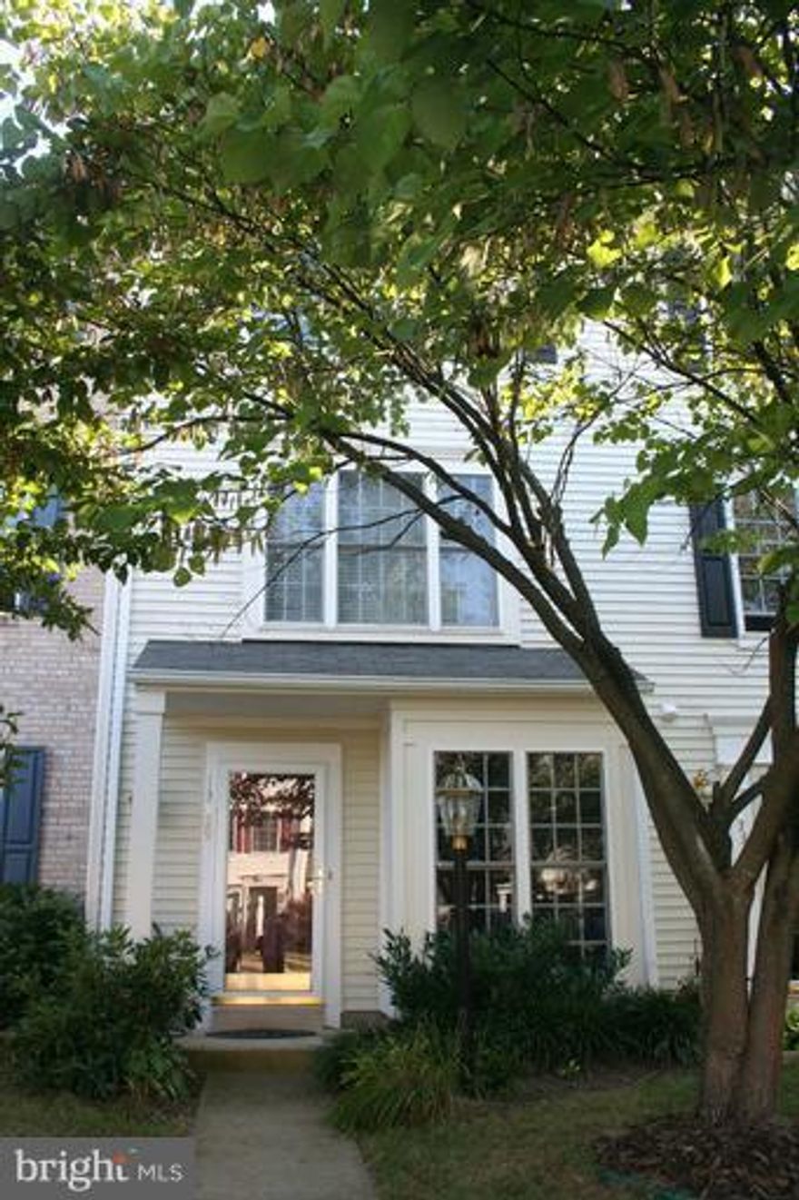 Well Maintained townhouse w/ 3 BR and 2 BATH.  LR opens to Eat-in kitchen featuring large Eat in Kitcehn, updated appliances  & sgd to rear patio. Family room on 2nd level w/gas fireplace. Laundry, one bedroom, & full bath complete the 2nd lvl. Master bedroom & one add'l bedroom share a Jack&Jill style bathroom on the third level. SMALL DOGS ONLY, UNDER 25 LBS. $50 application fee per adult.