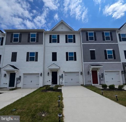 Townhouse For Rent - 175 Truth Way<br/> MARTINSBURG, WV 25405