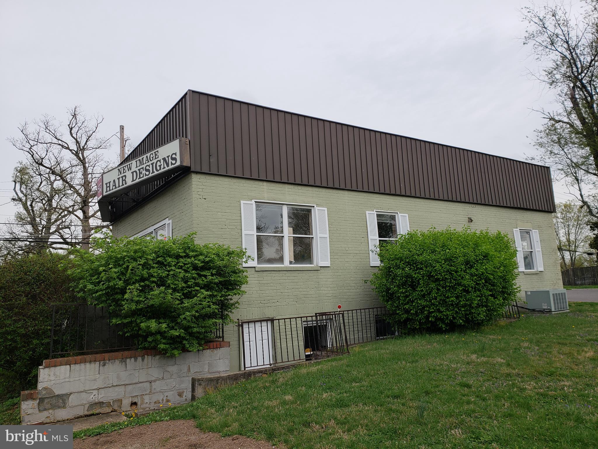 LEEWAY - Commercial Sale