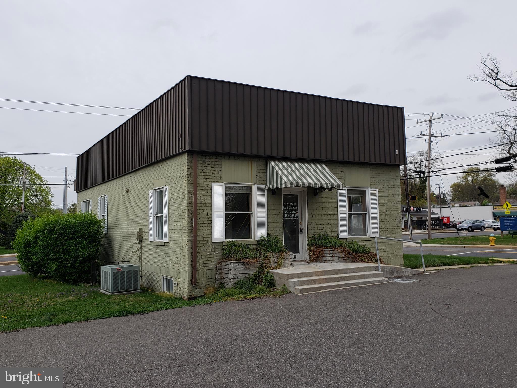 LEEWAY - Commercial Sale