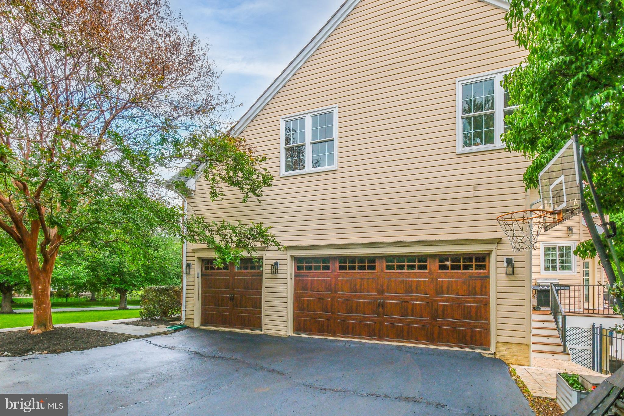 SPRING MEADOWS - Residential