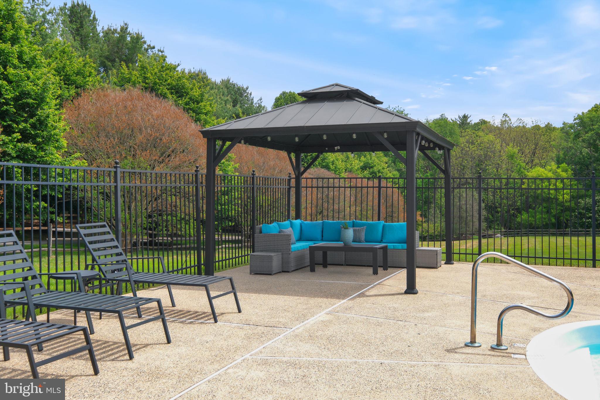 SPRING MEADOWS - Residential