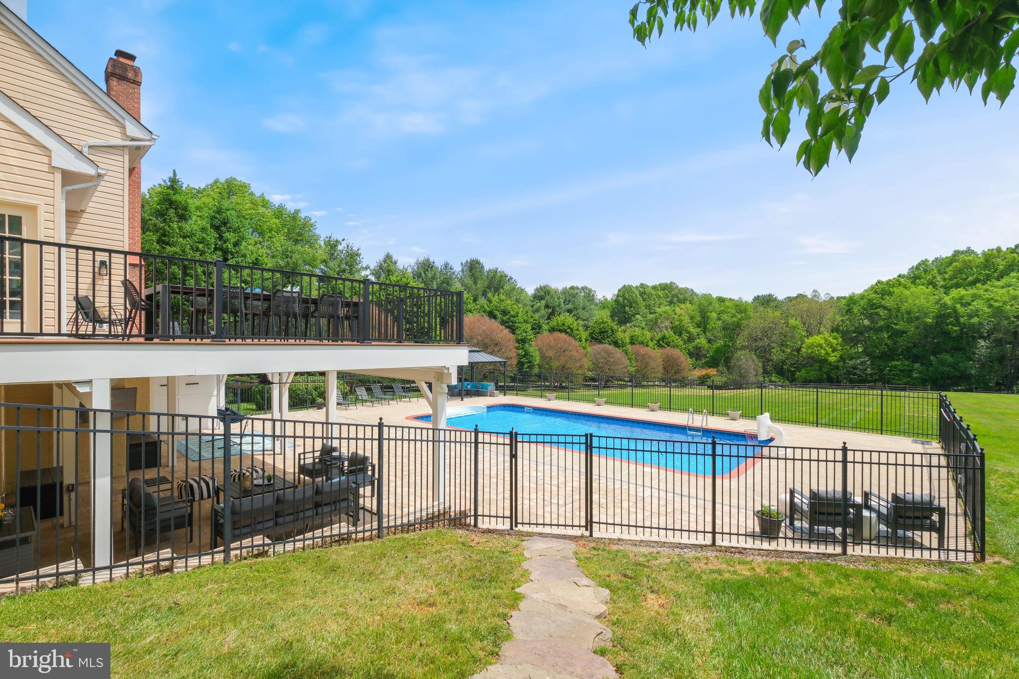 SPRING MEADOWS - Residential
