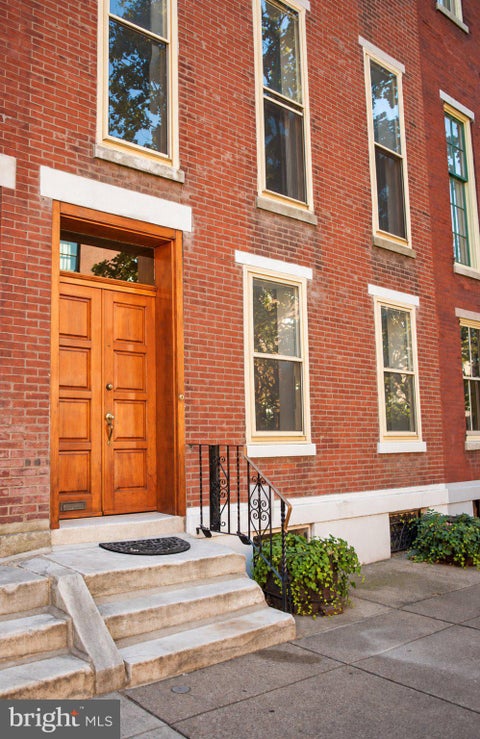 Townhouse For Rent - 1926 Mount Vernon Street<br/> PHILADELPHIA, PA 19130