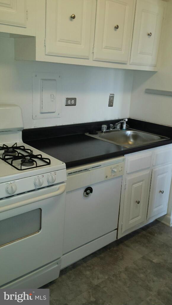 PAVILION ON THE PARK - Residential Lease