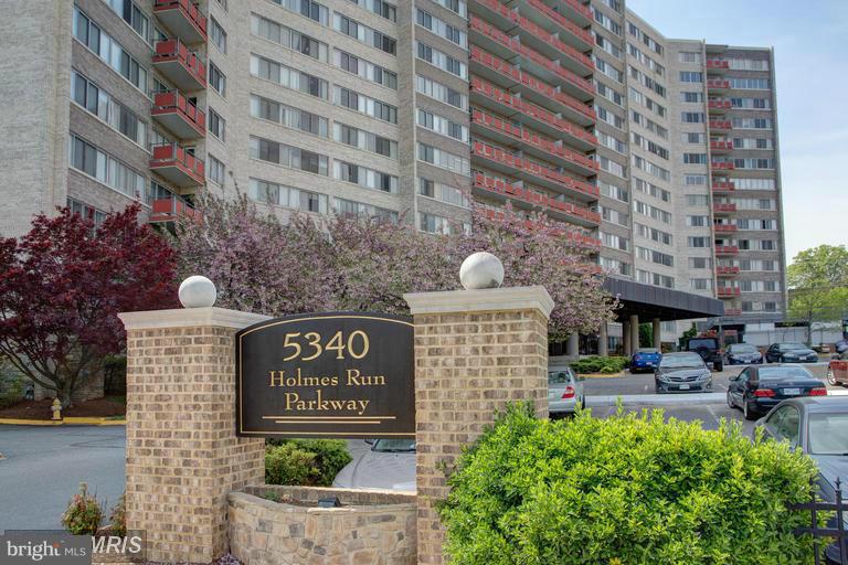 PAVILION ON THE PARK - Residential Lease