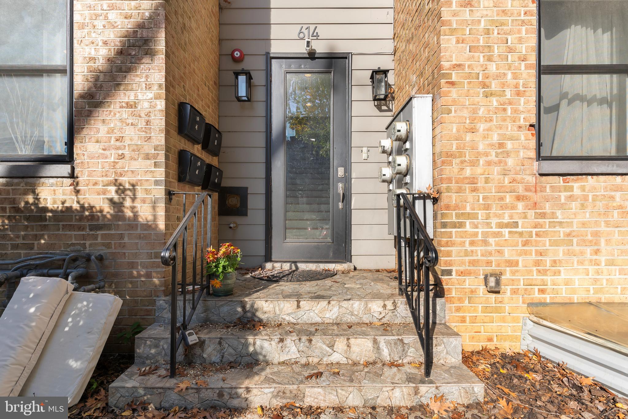 614 I STREET NE 1
