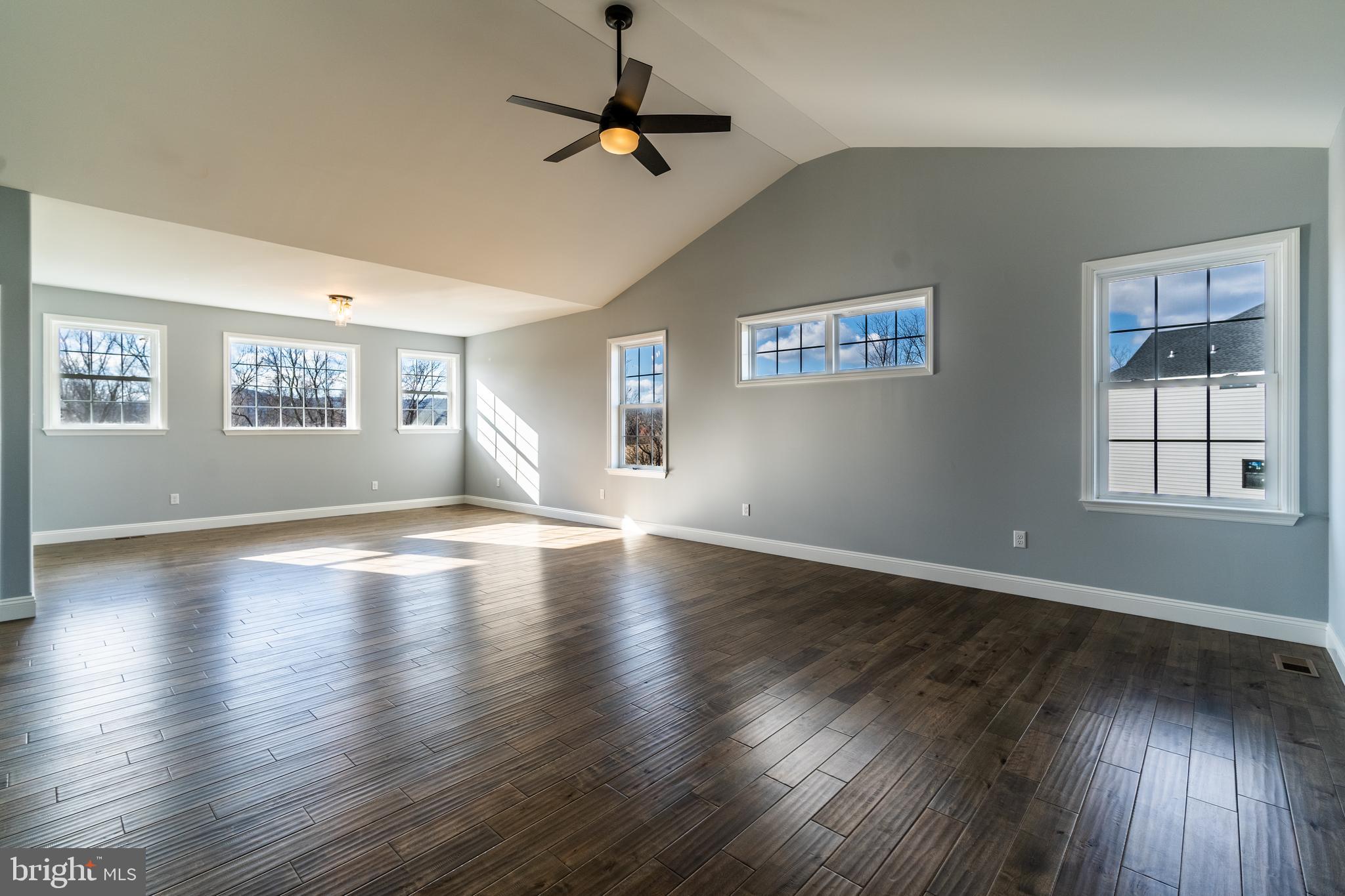 GREEN VALLEY CROSS - Residential