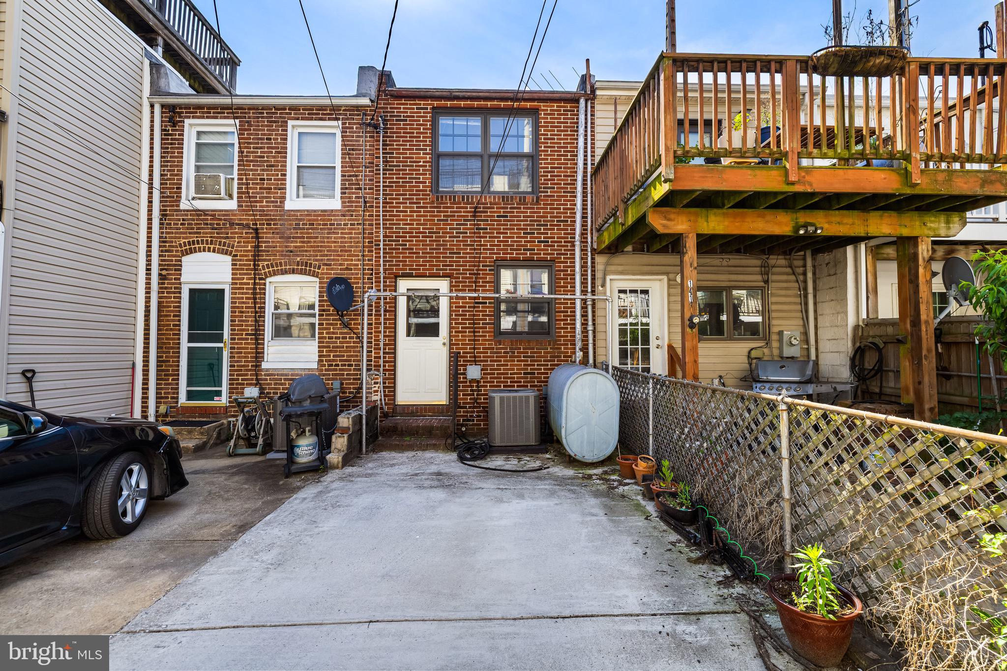 LOCUST POINT - Residential