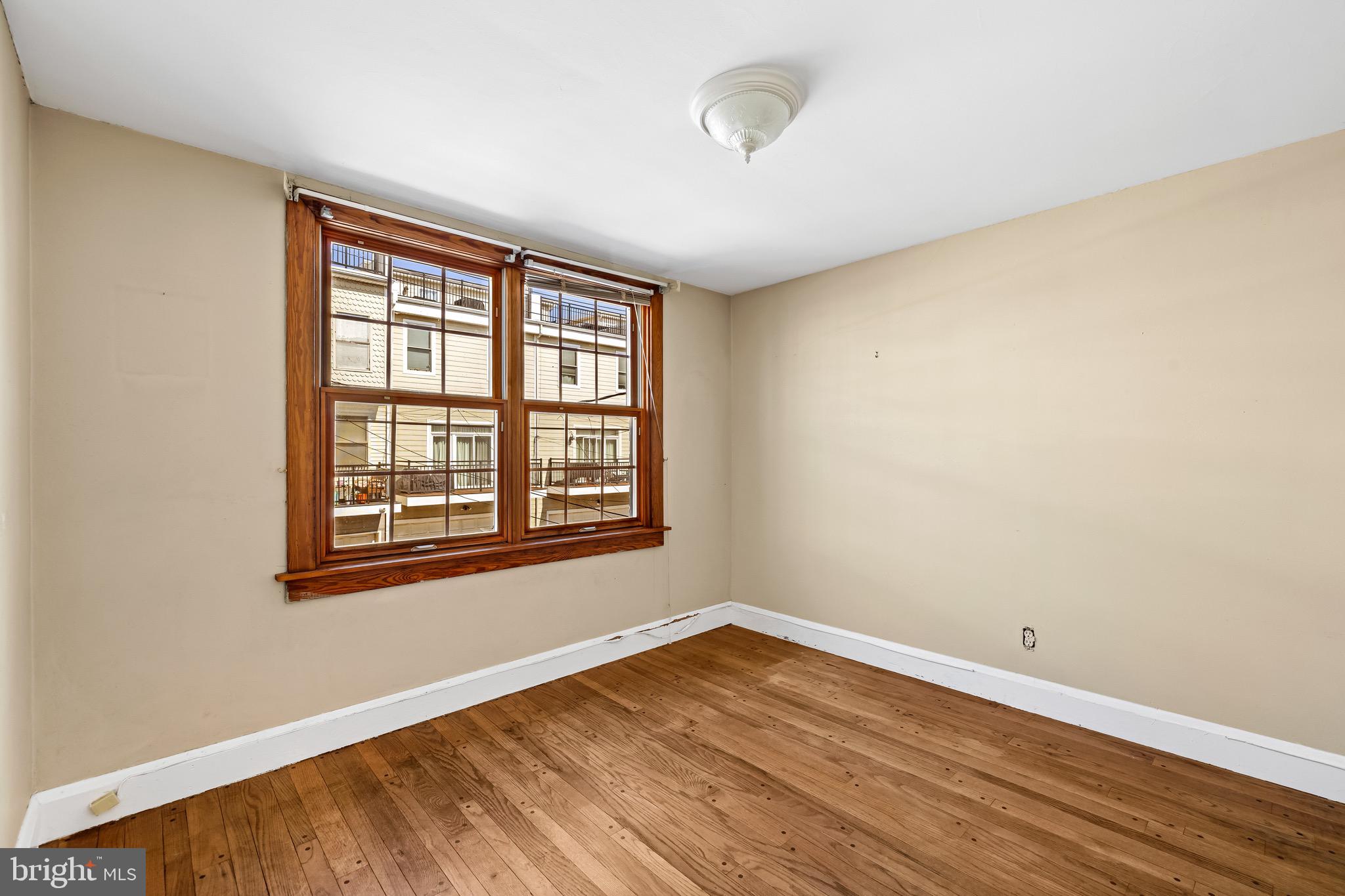 LOCUST POINT - Residential