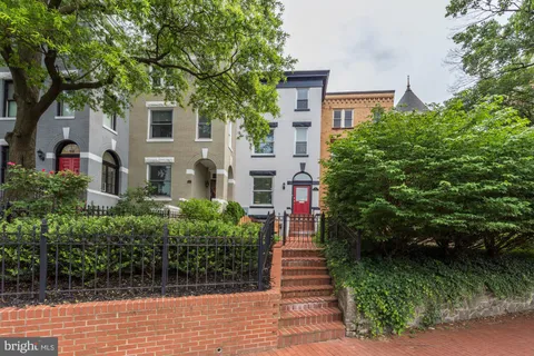 MLS: DCDC2196412