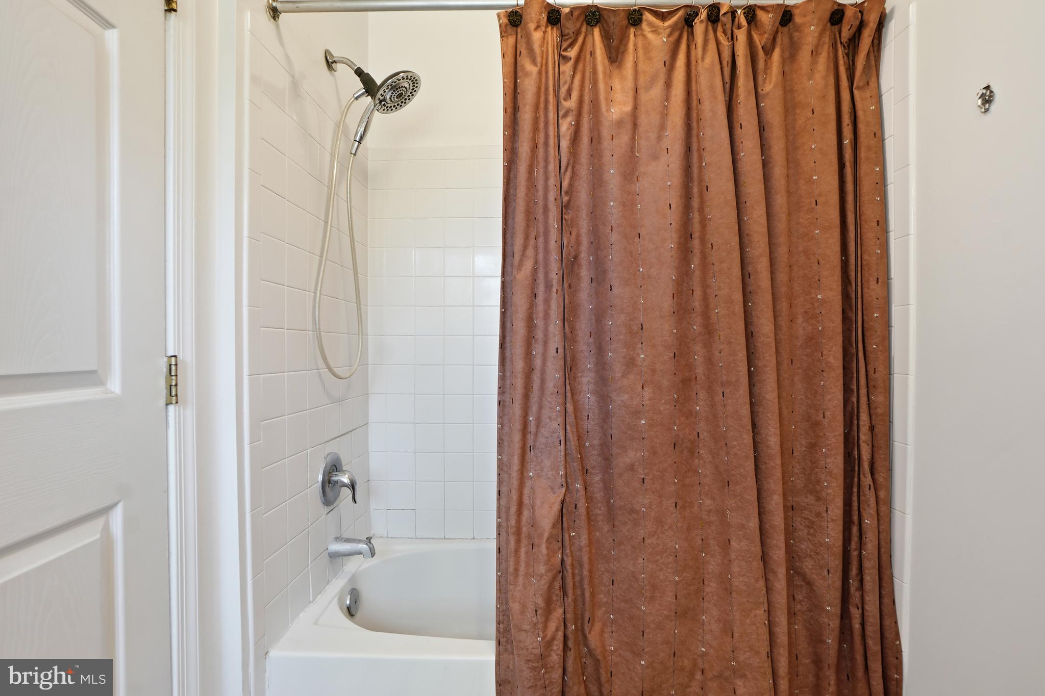 TOWNES AT CHESTNUT OAKS - Residential