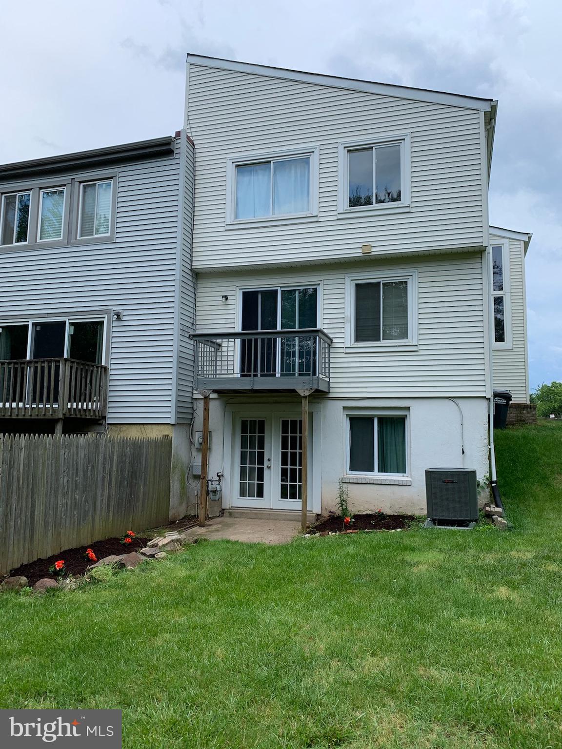 COUNTRY SCENE - Residential