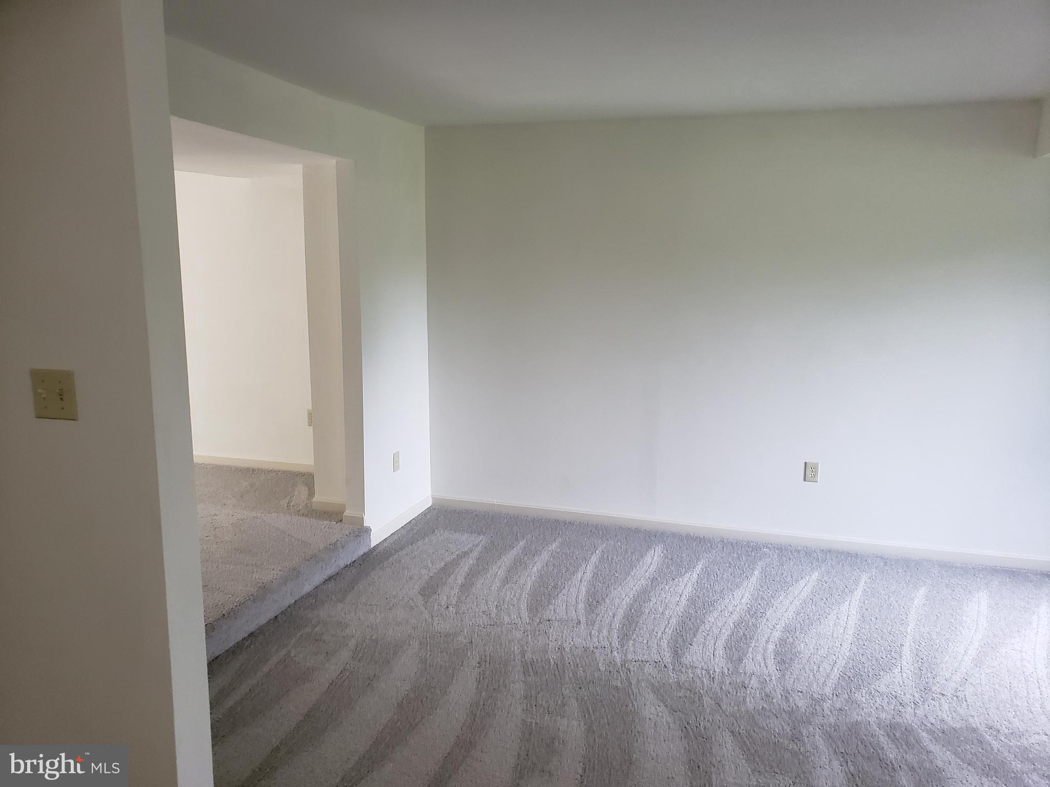 COUNTRY SCENE - Residential