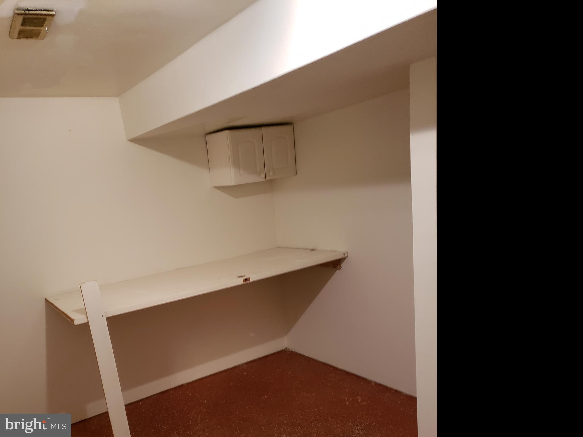 COUNTRY SCENE - Residential