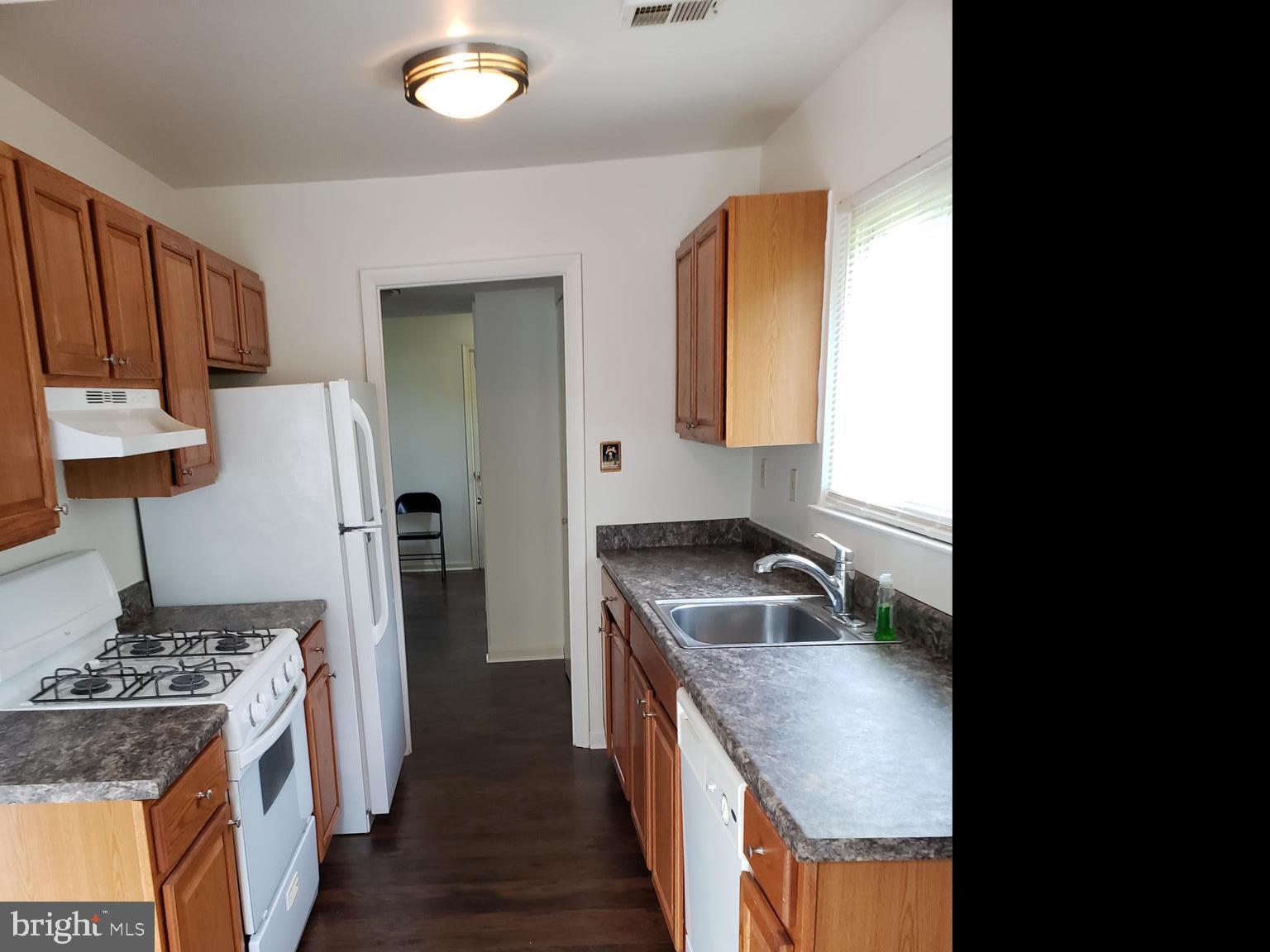 COUNTRY SCENE - Residential