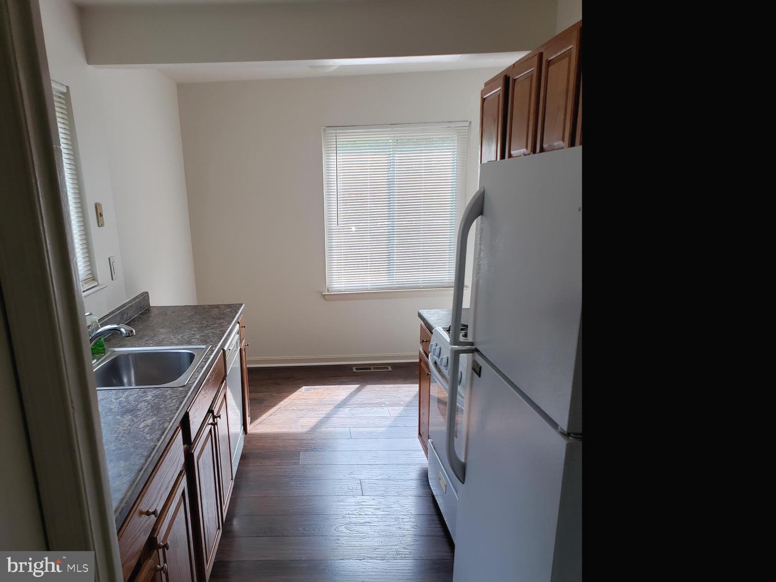 COUNTRY SCENE - Residential