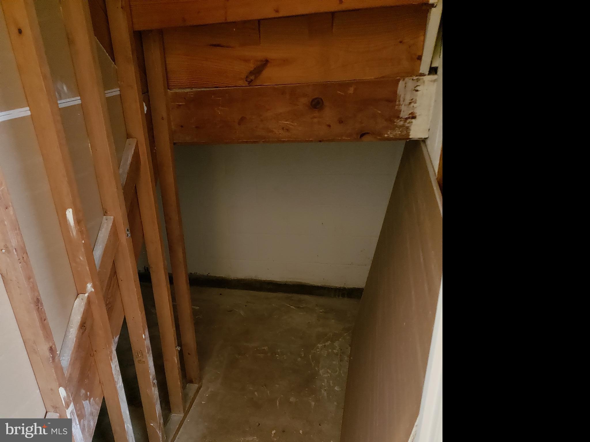 COUNTRY SCENE - Residential