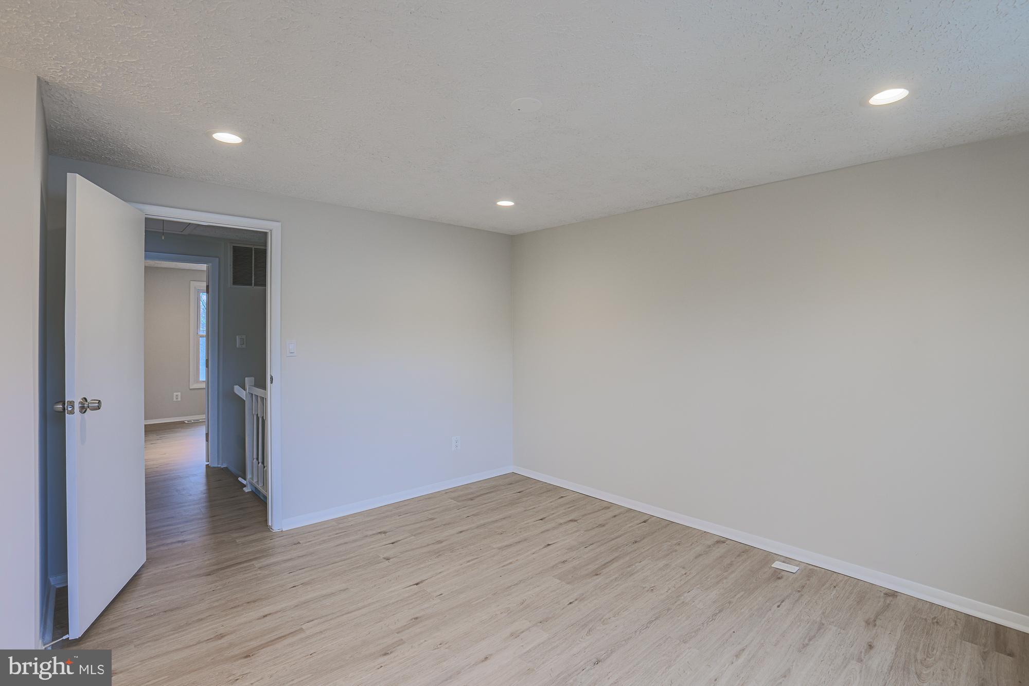 WOODS EDGE TOWNHOME CONDOMINIUMS - Residential Lease